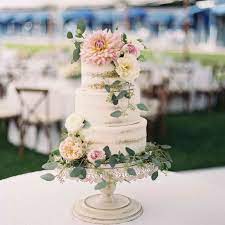 This cake's special touch is the pretty colorful stars that decorate it all over. 26 Pretty Wedding Cakes That Are Ready For Spring