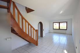 Das baugrundstück befindet sich inmitten eines neu erschlossenen wohnquatiers nahe des alten osterather stadtkerns mit seiner gewachsenen. Lichtdurchflutete 5 Zimmer Maisonette Wohnung Mit Neuer Ebk Und Gartenanteil In Meerbusch Osterath Baum Immobilien Gmbh