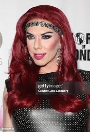 167 Kelly Mantle Photos & High Res Pictures