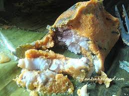 Aduk hingga udang halus, 50 ml air, santan setelah halus, tambahkan tahu dan aduk kembali hingga tahu tercampur dengan adonan sebelumnya. Otak Otak Peranakan Nyonya Pulau Pinang