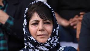 आखिर क्यों अपनी माँ का नाम बदलवाना चाहती हैं महबूबा मुफ्ती की बेटी ?