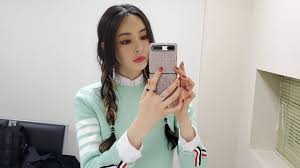 She began modeling in 2002 and debuted in acting in 2005. Lee Da Hee Brought The Minty Spring Color To Her Wardrobe Inkistyle