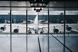 Deutsche bank aktiengesellschaft provides investment, financial, and related products and services to private individuals, corporate entities, and institutional clients worldwide. Deutsche Bank Deutschebank Twitter
