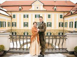 Markus meindl führt das modeunternehmen meindl aus bayern, das für trachten und als es um die ledersitze seines porsche 356 a ging, kannte markus meindl keine kompromisse: Trachtenromantik Verlobung Im Jagdschloss Trachtenbibel