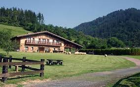 En nuestra casa encontrarás todo lo que necesitas para reconectar con la naturaleza y. Lezamako Etxe Casa Rural En Sopuerta Bizkaia Vizcaya Casas Rurales Caserios Vascos Planos De Casas