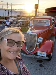 Bonjour! Pouvez vous ne garder que moi ...la voiture...et le coucher de  soleil.... Svp!!💞