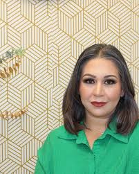 Thank you so much for coming Elsa Quintero it was so nice doing your hair  and makeup 💄❤️ She was looking for a bronze glam look with a curl hair 🙂  we