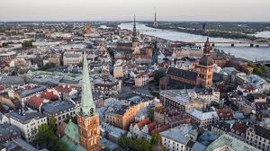 Letónia ou letônia, oficialmente república da letônia, é uma nação do norte da europa, sendo uma das três repúblicas bálticas. Lkk5mrdutc12om