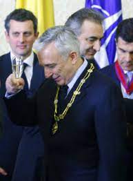 Si numai naivii mai pot crede ca revolutia din dec. Aurul Romaniei Scos De Mafiotul Mugur Isarescu