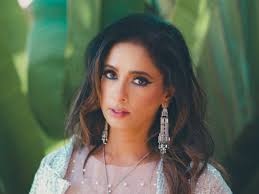 Lookers deliver alluring and timeless anthem “Midnight TV Dinner”