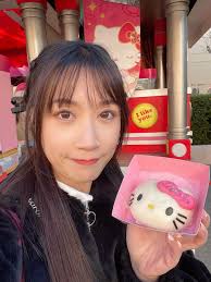 早知喺USJ 買多個Kitty 斜孭袋啦🥹有2隻色又唔貴。