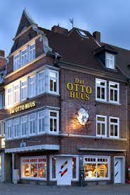 It is located in the nice area, next to church, across a. Emden Otto Waalkes Setzt Sich Selbst Ein Denkmal Reise Sz De