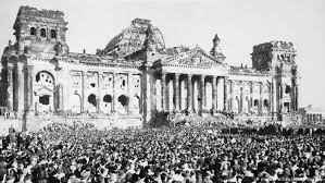Военная регулировщица, берлин, 1945 г. Germany Remembers Dawn Of Democracy In Reichstag Germany News And In Depth Reporting From Berlin And Beyond Dw 19 03 2021
