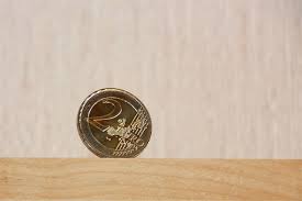 Si tratta di un conto che è in grado di remunerare i risparmi affidati alla banca con una vantaggiosa offerta sia sui vincoli che sul tasso. Soldi Sul Conto Deposito E Come Metterli Sotto Il Materasso Linkiesta It