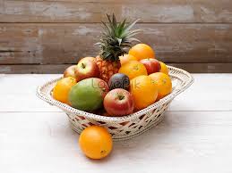 Tanaman buah dalam pot juga bisa menjadi tanaman hias. Buah Segar Dalam Bakul Di Atas Meja Kayu Gambar Unduh Gratis Imej 501437976 Format Jpg My Lovepik Com