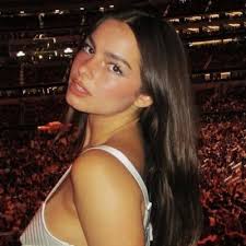 Débora Klein (@deklein_)