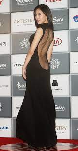 Kang Han Na Speaks Up About Her Revealing Dress | Koogle TV | Váy thảm đỏ,  Trang phục các sao, Thời trang thảm đỏ