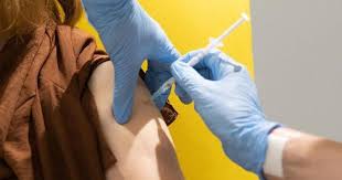 Why has the oxford/astrazeneca vaccine trial been paused? U K Approves Emergency Use Of Oxford Astrazeneca Covid 19 Vaccine Cbs News