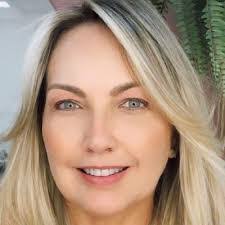 Elizabeth Ayoub's Instagram, Twitter & Facebook