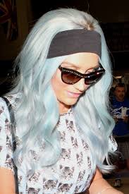 The blue, like all the shades she's dabbled in as of late, is pastel. Kesha Wavy Blue Headband Loose Waves Uneven Color Hairstyle Steal Her Style