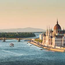 I soci non rispondono personalmente delle obbligazioni della società se non per le quote di capitale. Esplora Budapest