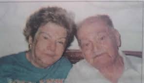 Esta foto data de 1955 estas niñas son las fundadoras de la iglesia  católica la santa cruz la foto fue tomada en ese mismo lugar .. 2do anillo  entre Beni y av