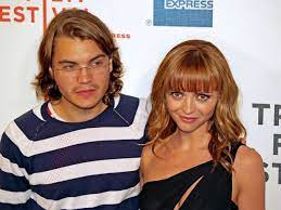 Christina ricci is getting ready to welcome a little bundle of joy, and the timing of her pregnancy. Datei Emile Hirsch And Christina Ricci By David Shankbone Jpg Wikipedia