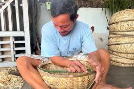 Latest news, pictures, video clips about weaving