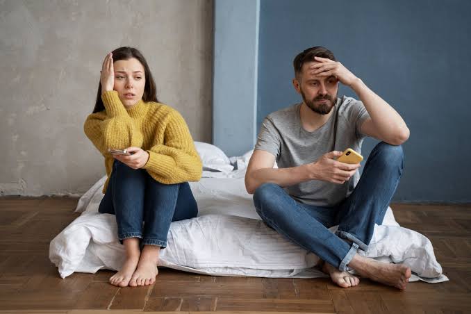 النقد الصامت: كيف تحمين نفسك من فخ تصيُّد الأخطاء؟ | مجلة سيدتي