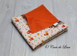 Elle adopte des tons doux que l'on peut associer au set de de jolis motifs discrets viendront les décorer pour une table idéalement accessoirisée. Serviette De Table Tissu Renards Beige Orange Enfant Personnalisable Serviette De Cantine Amerindien Coin Purse Card Case Cards