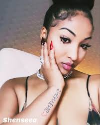 Hi everyone how do I look #salmahayek #photochallenge #viralreelsシ