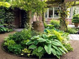 8 Front Garden Design Tips To Make Your Home More Welcoming And Inviting Front Garden Design Urban Garden Design Front Garden Landscape