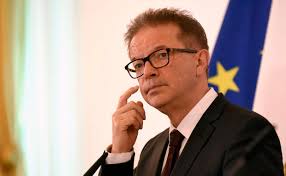 Loacker, k&k an bm anschober betr. Rucktritt Anschober Was Macht Politik Mit Menschen Woman At