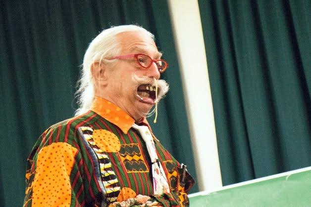 Treating the funny bone: Dr. Patch Adams visits with local students in  Kenmore | Bothell-Kenmore Reporter