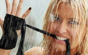 Blonde With White Teeth Boxing Holly Valance Mean Women Badass Women