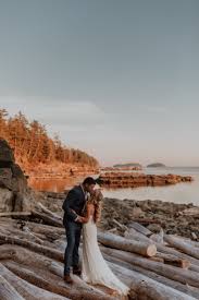 Golden Hour Beach Elopement In British Columbia In 2020 West Coast Wedding Vancouver Wedding Photographer Vancouver Wedding