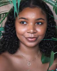 just your daily inspiration 🌟 Ahhh! Baby's first magazine feature! 🥹  Thank you so much to @voyagelamag for sharing my story and my amiga  @yefriareli for telling them about ya girl. 🤍