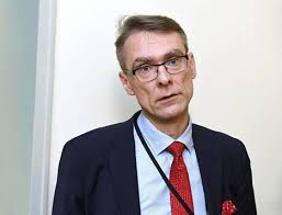 Vuonna 1957 syntynyt nainen surmattiin kotonaan puoli kolmen aikaan aamuyöstä. Nimitysmuistio Vuodelta 2007 Paljastaa Vtv Virka Poystin Avustajana Oli Kuin Raataloity Yli Viikarille Politiikka Ilta Sanomat