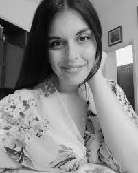 Laura Davanzo's Instagram, Twitter & Facebook