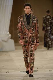 Dolce Gabbana Alta Moda Sartoria Fall Winter 2019 20 Dolce Gabbana Alta Sartoria Fashion Show At The Palazzo Dei Gesuiti In Sciacca Italy Dolce And Gabbana Man Dolce And Gabbana Suits Dolce And Gabbana