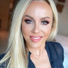 Kerry Coates's Instagram, Twitter & Facebook