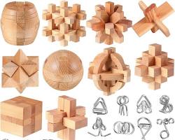 various wooden brain teaser puzzles的图片