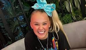 This is my dream, and my nightmare at the same time, the teen sensation said in the clip prior to getting dolled up. Jojo Siwa S Makeover From James Charles Makes Her Look So Different