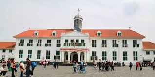 Museum fatahillah ini lokasinya sangat berdekatan dengan stasiun kota jakarta, agar menjadi gambaran untuk anda yang berencana ke sana berikut ini peta yang di tawarkan oleh google map. Yuk Belajar Sejarah Jakarta Lewat 5 Museum Ini Halaman All Kompas Com