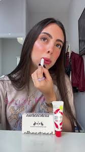 Labial con 🌶️🌶️: Bálsamo de Labios con Efecto Plum y Sabor a Chile