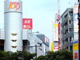 قد تبدو طوكيو كمدينة من الخيال العلمي، بفضل خط أفقها الشاهق وثقافة البوب الخاصة بها، ولكن على مستوى الحياة اليومية، فالعاصمة اليابانية تقليدية بشكل واضح. Ø§Ù„ØªØ³Ùˆ Ù‚ ÙÙŠ Ø·ÙˆÙƒÙŠÙˆ Ø£ÙØ¶Ù„ Ø§Ù„Ù…ØªØ§Ø¬Ø± ÙˆØ§Ù„Ù…Ø­Ù„Ø§Øª Ù…Ù† Ù‡Ø§Ø±Ø§Ø¬ÙˆÙƒÙˆ Ø­ØªÙ‰ Ø£Ø³Ø§ÙƒÙˆØ³Ø§ Agoda Check In Step Out