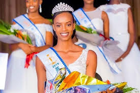 Uko ari abakobwa 56, buri umwe yanyuraga imbere y'akanama nkempurampaka. Shanitah Umunyana Crowned Miss Supranational Rwanda 2019
