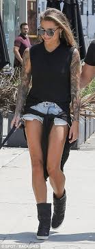 Sie teilte ein bild, auf dem sie mit wilder mähne und oben ohne zu sehen ist. Gavin Rossdale Holds Hands With Girlfriend Sophia Thomalla Daily Mail Online