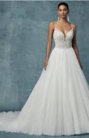 Auf mux.de finden sie 40 geschäfte, die brautkleider anbieten in münchen und umgebung. Brautmoden Und Brautigammoden Zur Hochzeit In Essen Und Dem Ruhrgebiet