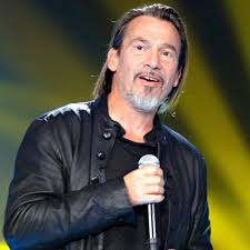 Elle caresse les feuilles vernissées d'un arbuste resté vert et. Florent Pagny Accro Au Cannabis Femme Actuelle Le Mag